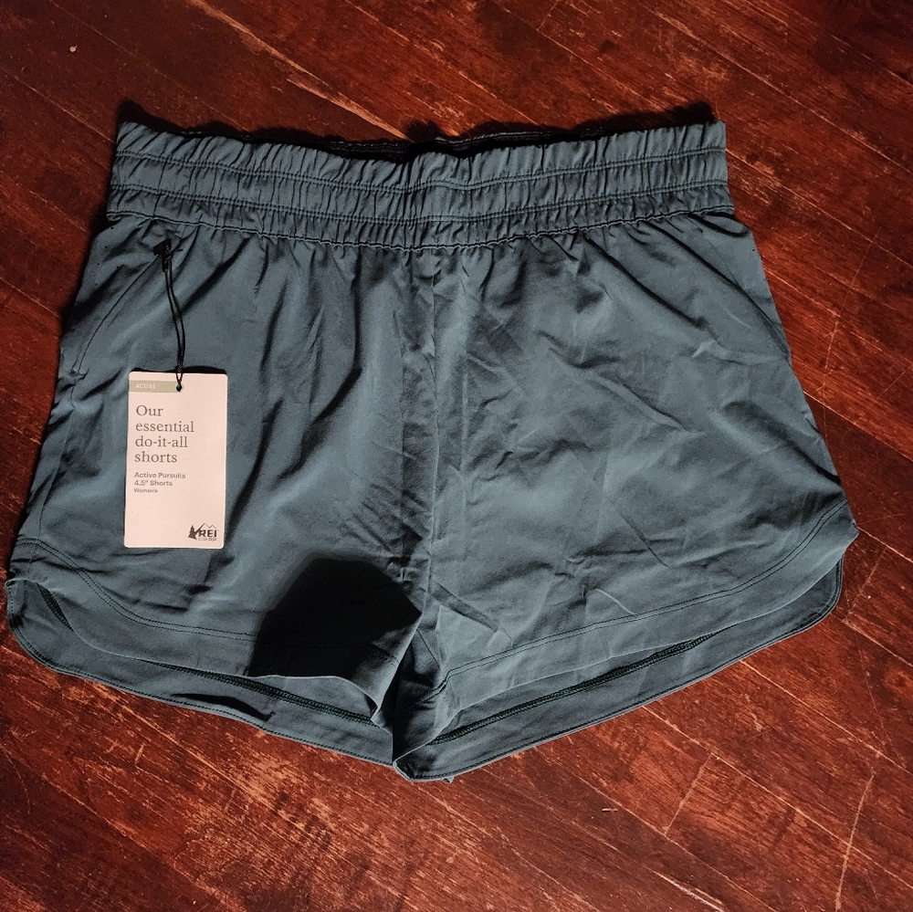 REI Women's "Active Pursuits" shorts size Medium